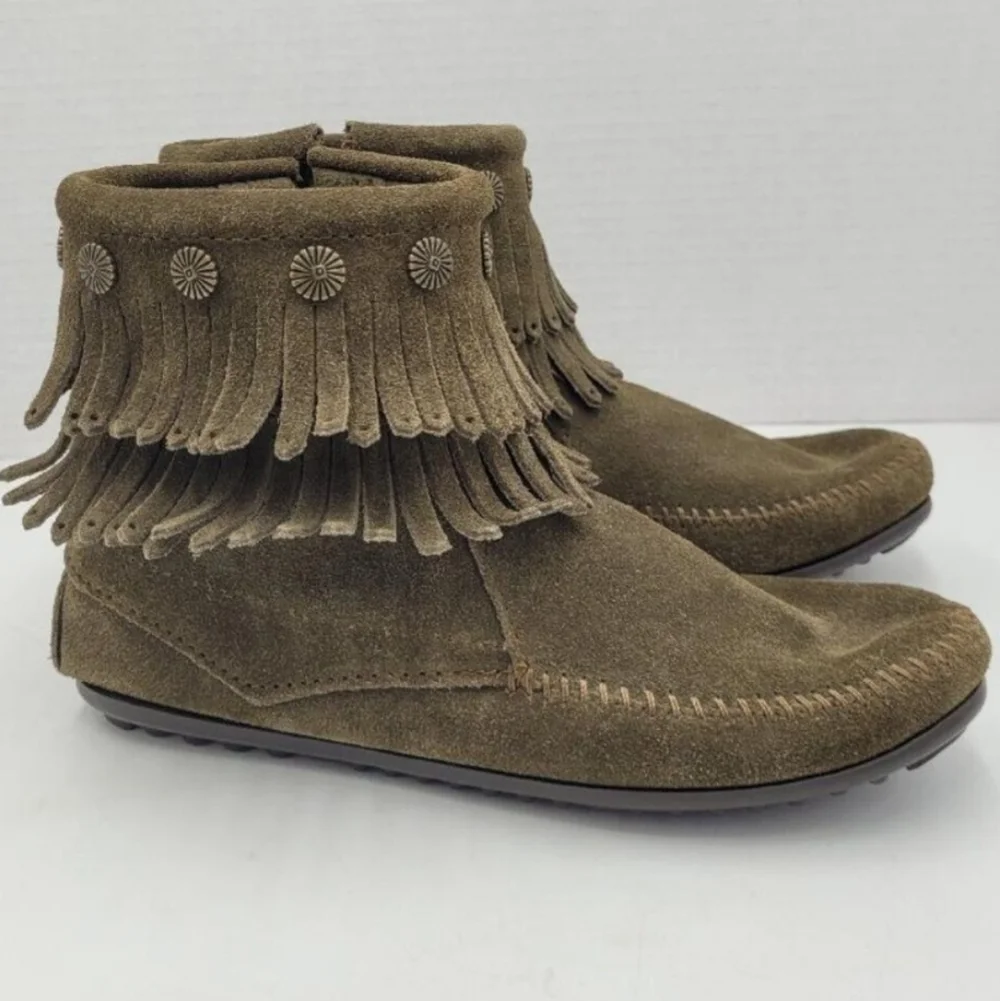 Minnetonka Women’s Double Fringe Side Zip Suede Boots – Green/Grey – Size 8 - Picture 1 of 10